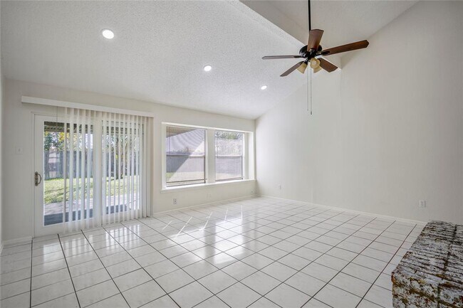 Building Photo - 11030 Hidden Bend Dr