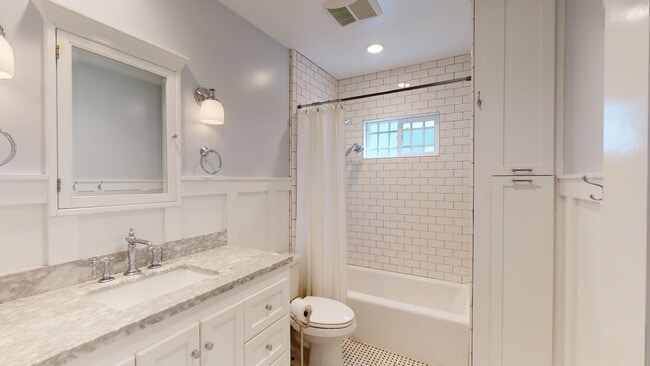 Building Photo - Beautiful Craftsman 2 Bedroom North Park Home!