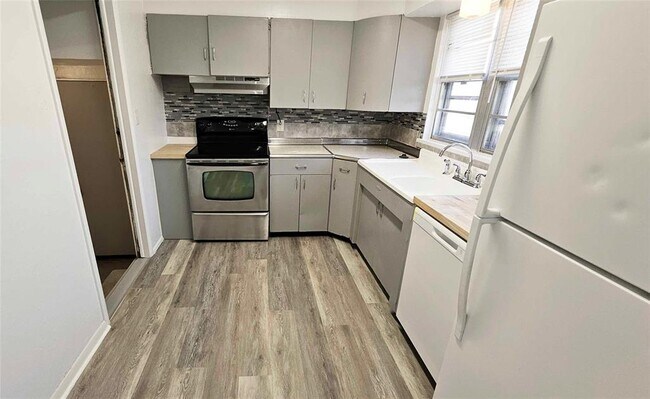 Building Photo - 3633 SE 27th St