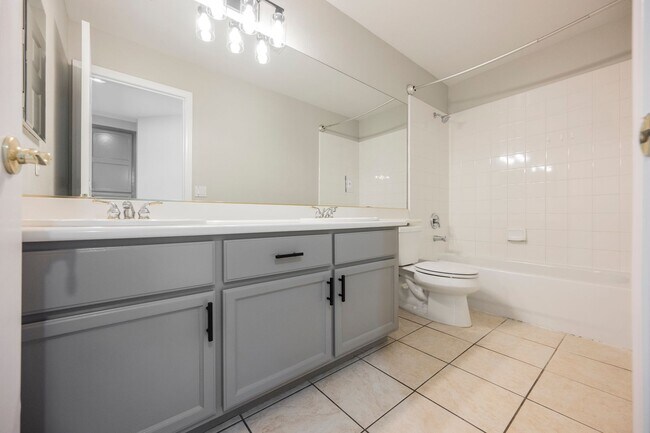 Building Photo - Gorgeous 1 Story Home in Gated Community