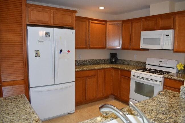 Building Photo - 3 Bedroom 2 Bath Single Story Home- Mesa V...