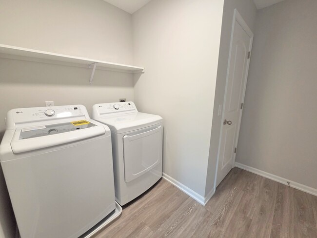 Building Photo - 3565 Canal Square Dr