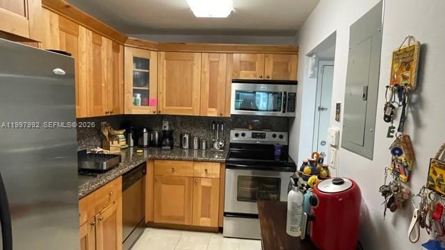 Building Photo - 100 Lakeview Dr