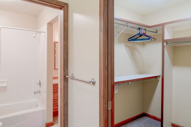 Building Photo - Spacious 2 Bedroom Condo plus Loft on a Beautiful Cul-de-Sac off of Kagy