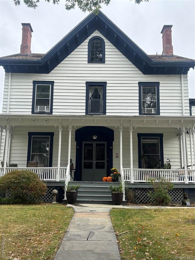 Building Photo - 113 Academy St