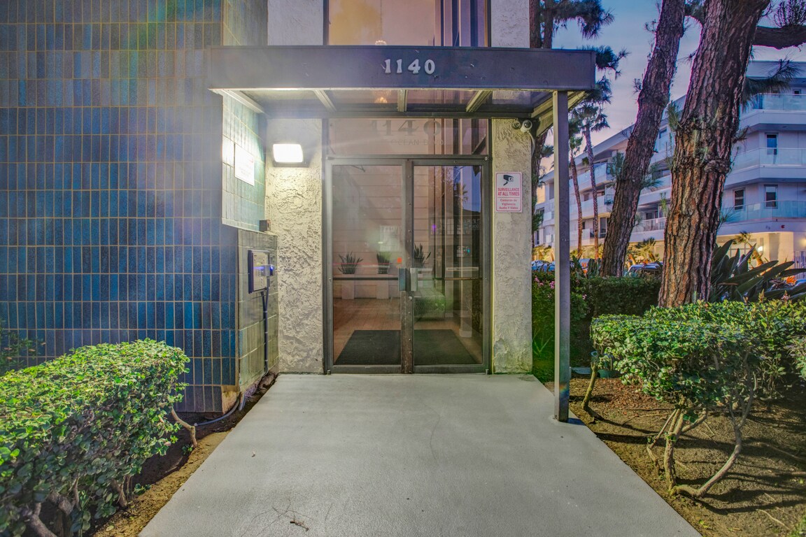 Building Photo - 1140 E Ocean Blvd