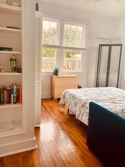 2nd bedroom - 411 SW 19th St