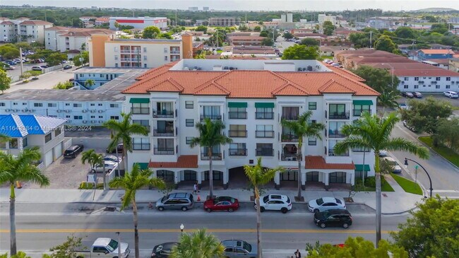 Building Photo - 650 Palm Ave