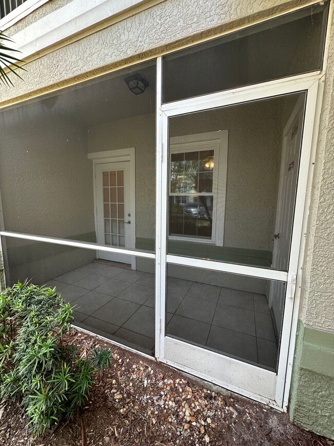 Building Photo - Beautiful 2/2 Condo in North Bonita - Acro...