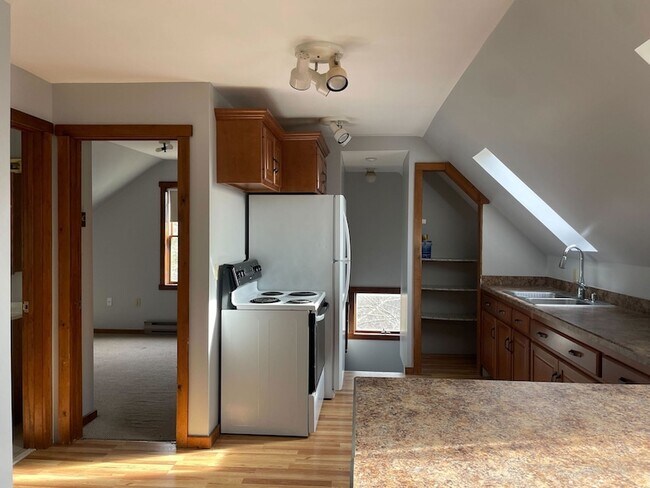 Building Photo - 156 Fair St