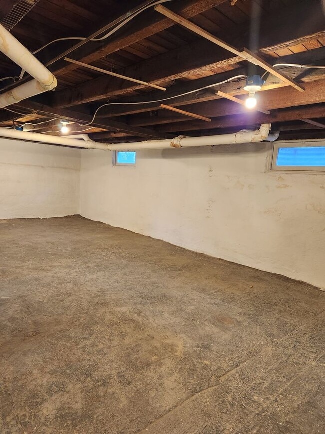 Building Photo - 344 Woodland View Dr