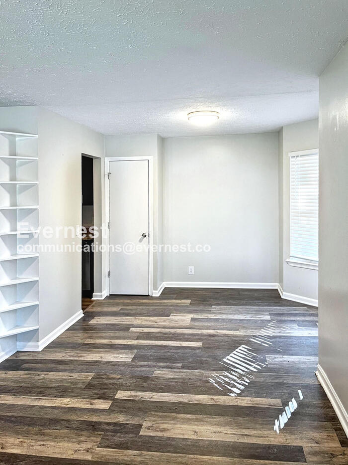 Building Photo - 593 Pleasant Hill Dr