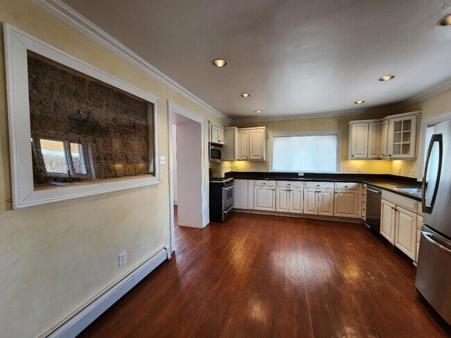 Building Photo - 549 Agua Fria St