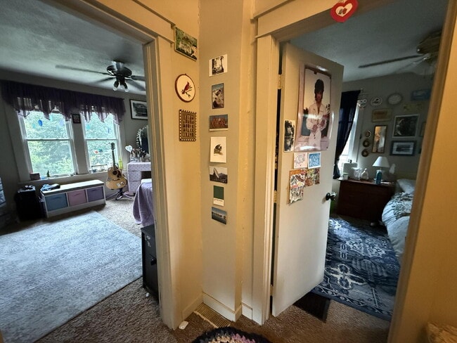 Building Photo - Spacious 2 bedroom, 1 bath home in highly ...