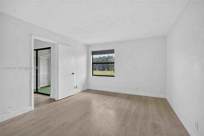 Building Photo - 4626 Lucerne Lakes Blvd E
