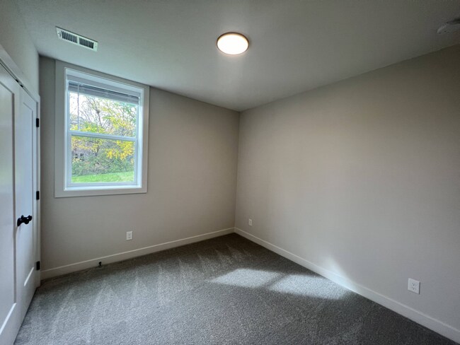 Building Photo - 11014 S Millstone Dr