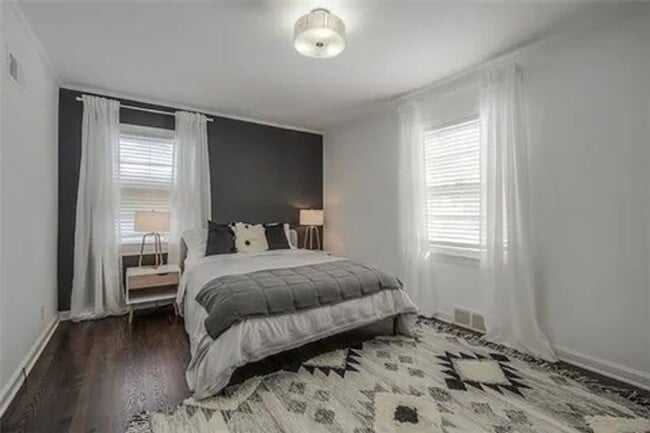 Building Photo - 4100 W 59th St