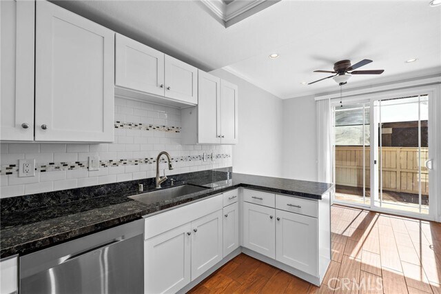 Building Photo - 28 Vía Esperanza