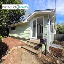 Building Photo - 4838 NE 99th Ave