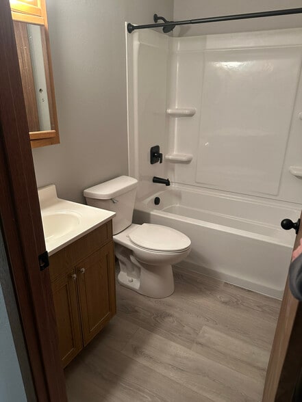 Building Photo - 16 N Hill St