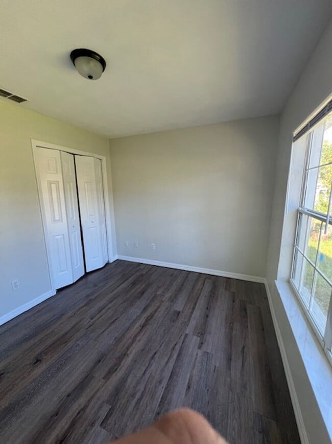 Building Photo - 816 Grove Ave