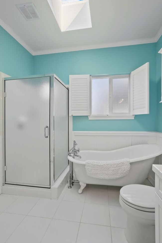 Building Photo - Spectacular Water Front Home With a Short Term  Lease to Start!