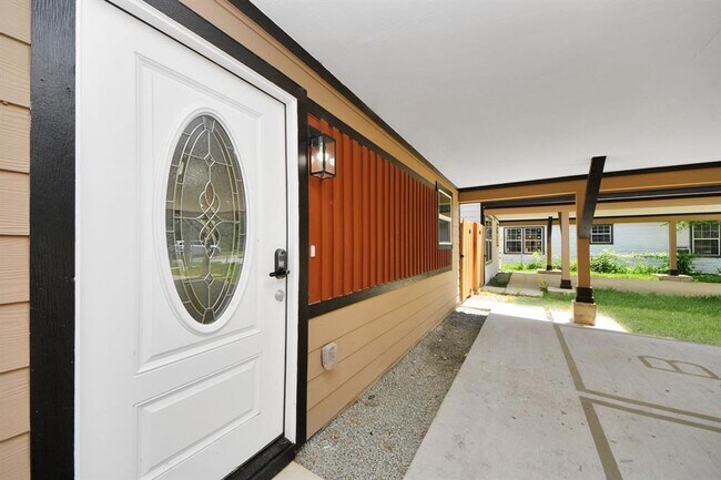 Building Photo - 2322 Wavell St