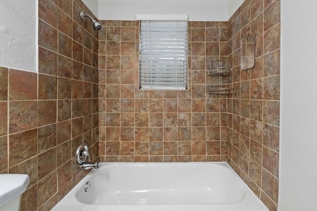 Building Photo - 2928 E 12th St