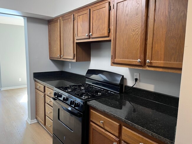 Building Photo - 135 Forest Green Dr