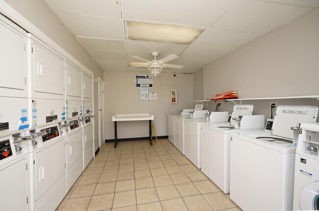 Building Photo - 308 Miracle Strip Pkwy SW