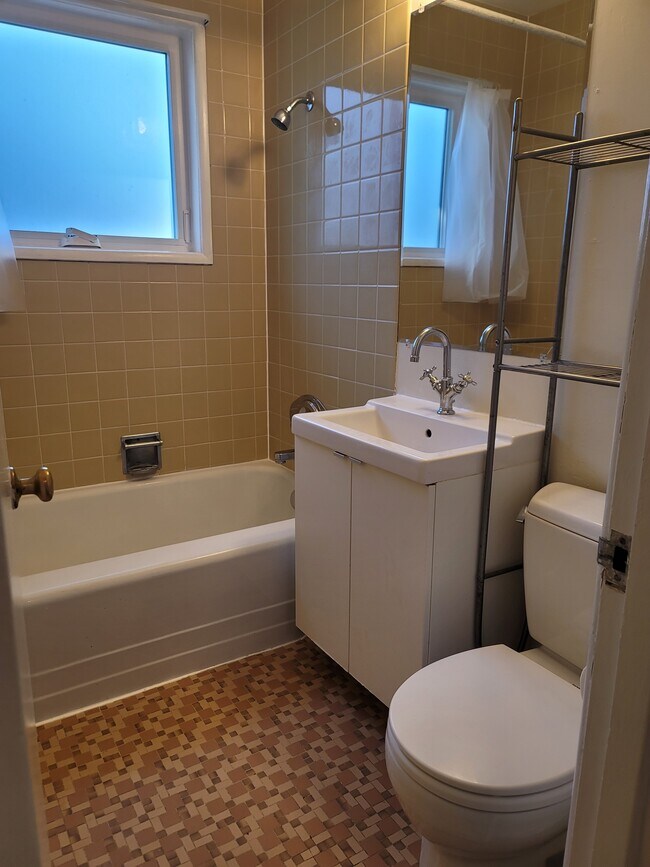 Building Photo - 1110 SE 113th Ave