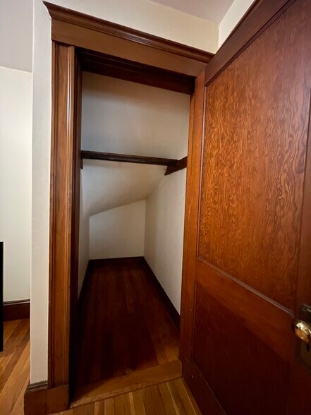 Building Photo - 60 Landseer St
