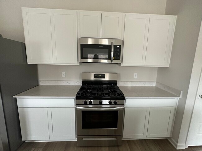 Building Photo - 2252 Robert Gwynne Dr