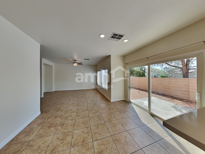 Building Photo - 1029 Maple Pines Ave