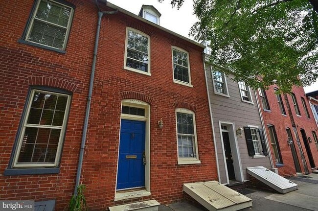 Primary Photo - 807 S Bond St