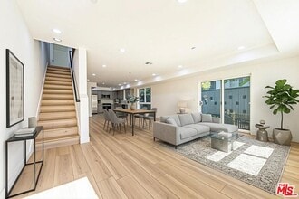 Building Photo - 5434 Romaine St