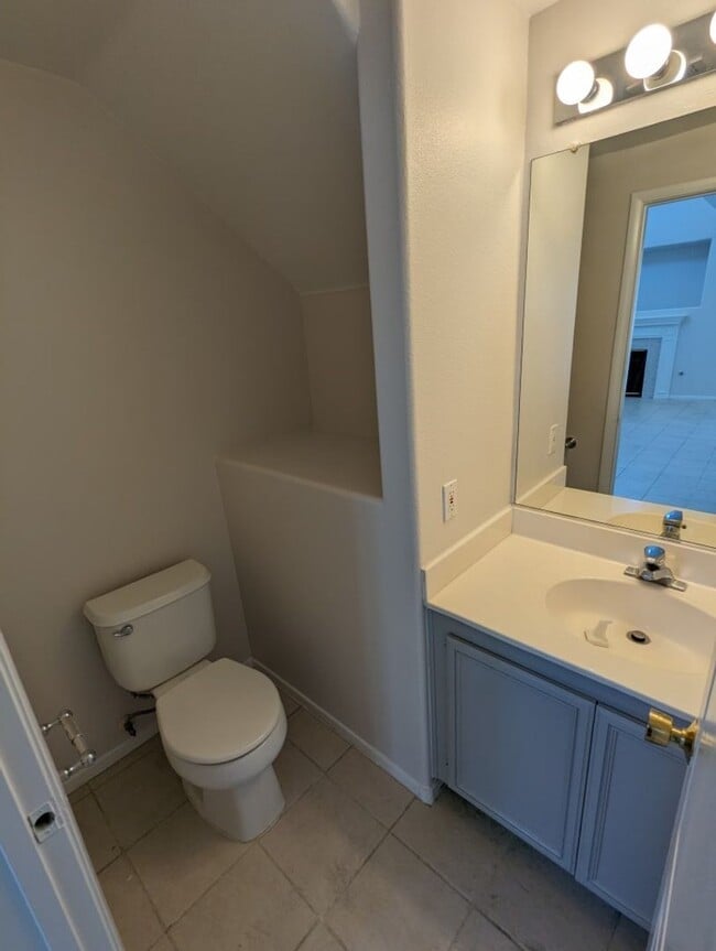 Building Photo - 9901 Trailwood Dr