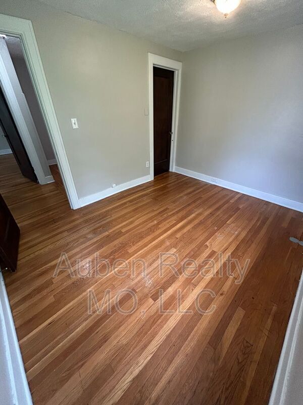 Building Photo - 5432 Harrison St