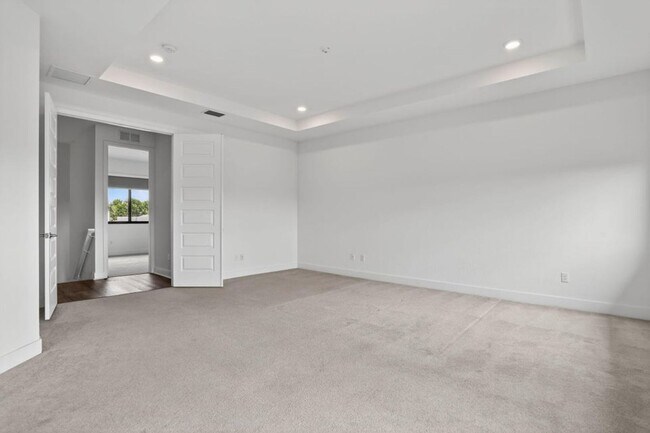 Building Photo - 10990 Oceano Wy