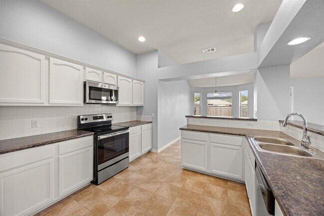 Building Photo - 1323 Anna Palm Way