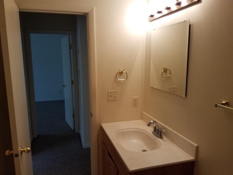 bath - 775 Dilenbeck Dr