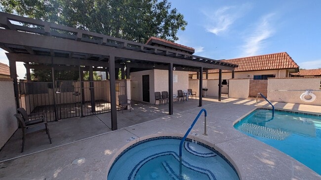 Building Photo - 2 Bedroom Condo Unit in the Colonia Coronita Chandler Townhomes Community Near E Chandler Rd and ...