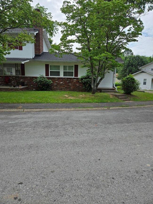Building Photo - Oak Ridge 37830 - 1 bedroom, 1 bath Apartm...
