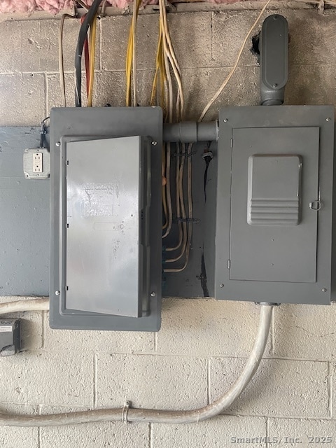 Building Photo - 156 Triangle St