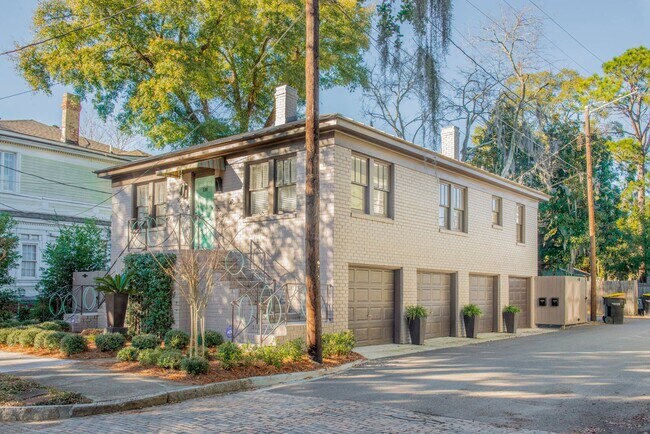 Building Photo - 118 W 36th St