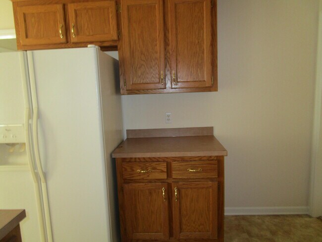 Building Photo - 2850 Danville Ln