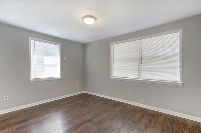Building Photo - 1724 E 39th St