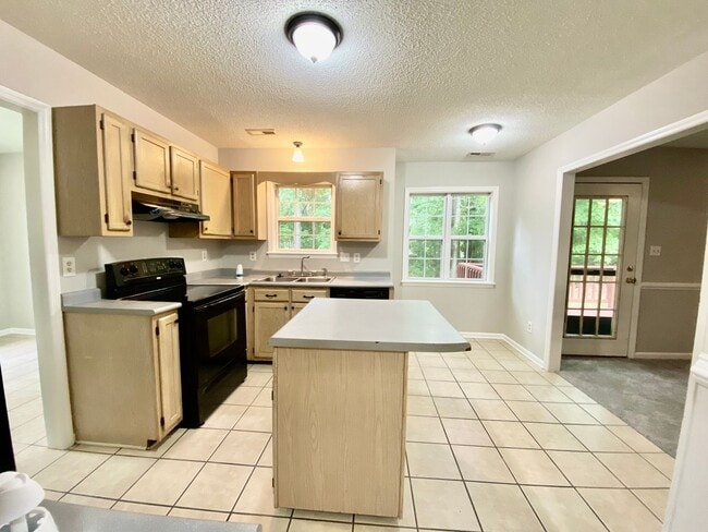 Building Photo - 4 Bedroom Home for Rent