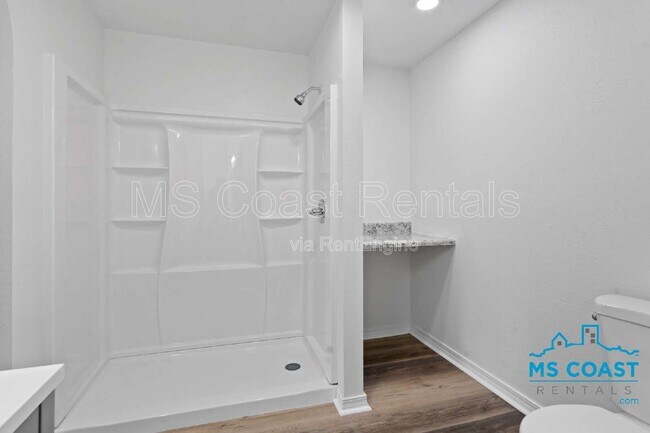 Building Photo - 340 Hiller Dr