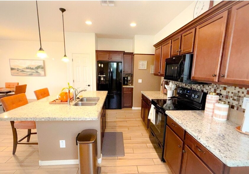 Building Photo - 16813 S 178th Dr